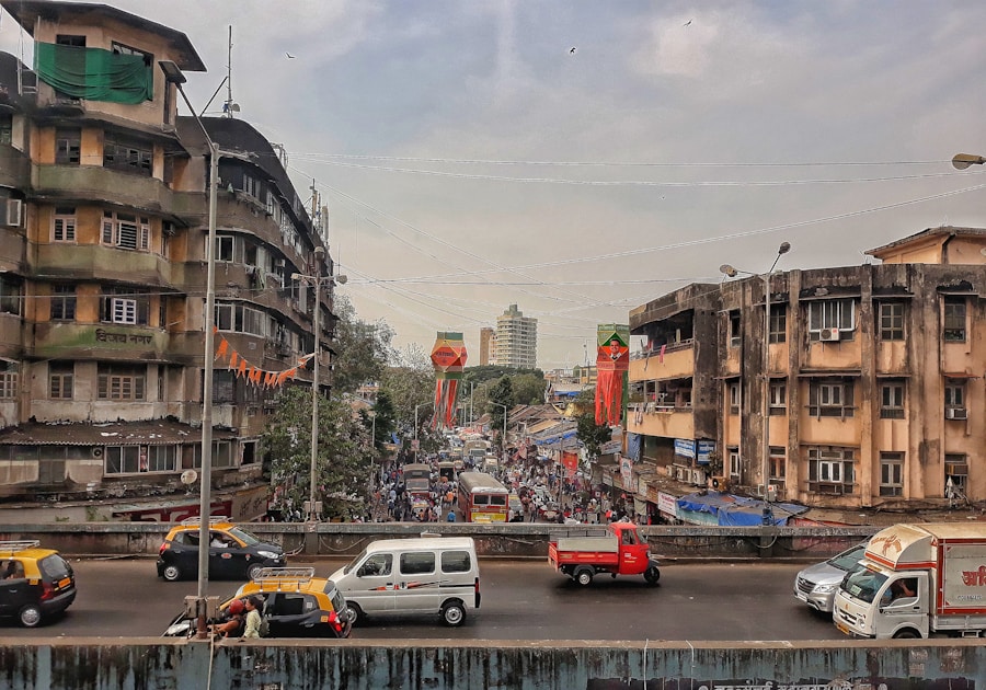 Reading Bombay's Art Deco: a walker's handbook